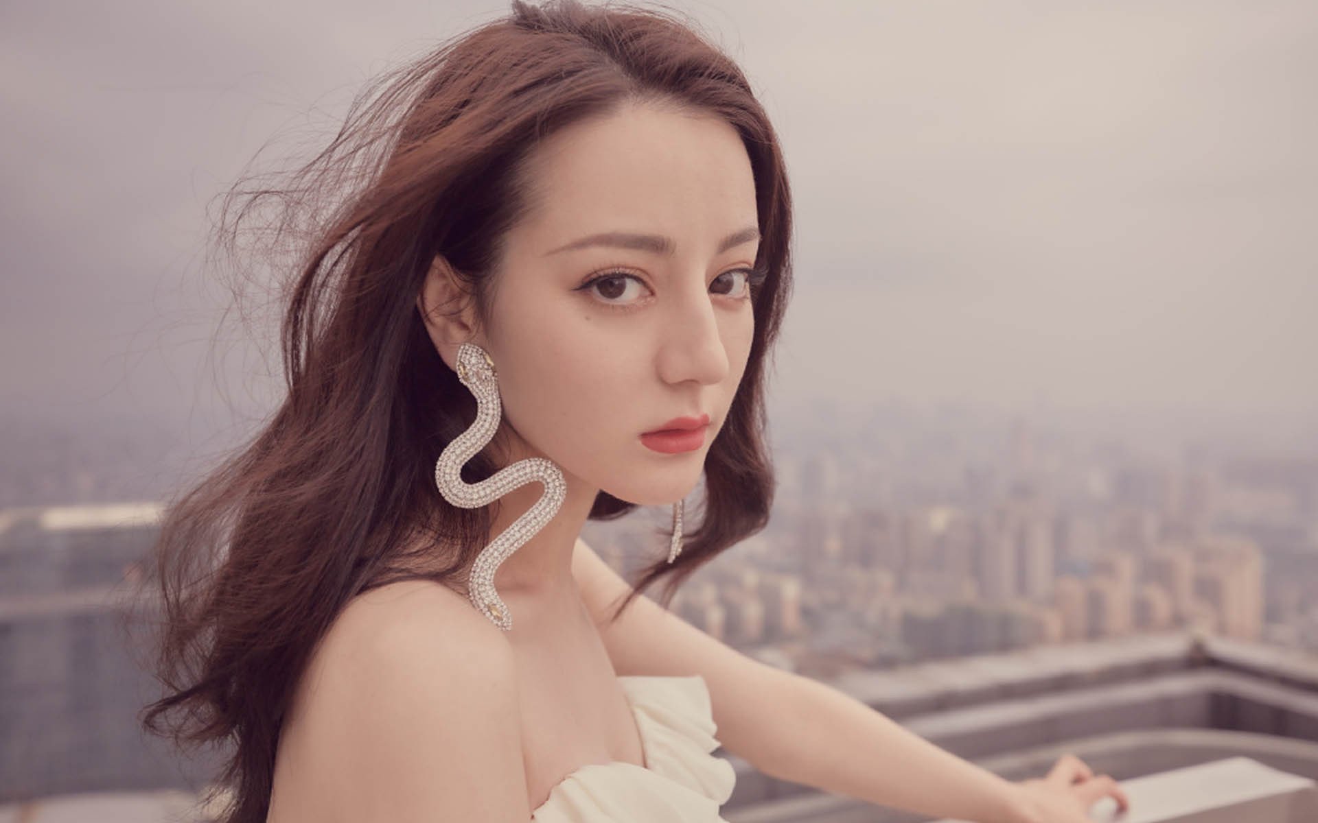 《巴黎人报》：荷兰女足在预选赛中与德国队激战，荷兰女足对巴西女足结果