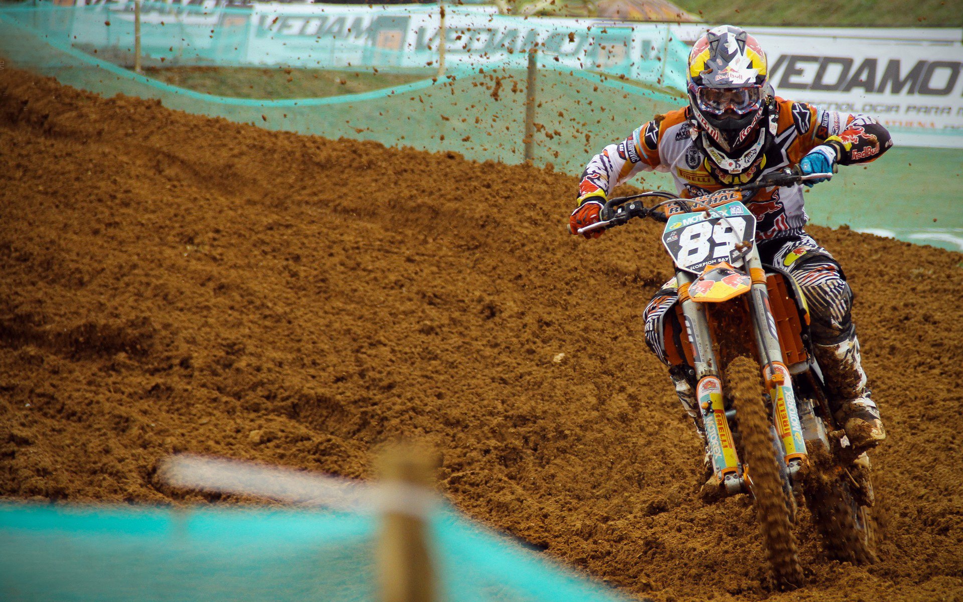 爱游戏体育在线赛事-电竞选手如何参与公益活动：传递正能量与回馈社会，如何去参加电竞职业比赛